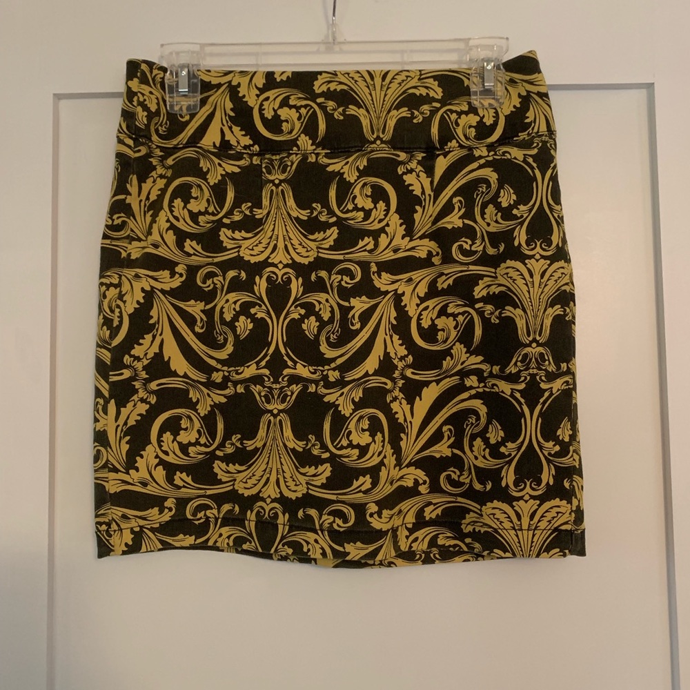 Paisley like yellow and gray mini skirt